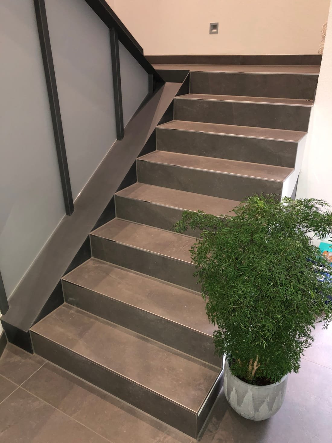 Dunkle Wohnhaus Treppe