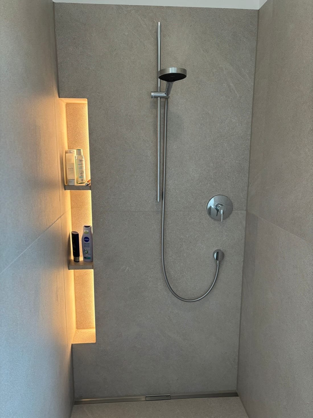 Großformat Lichtleise Dusche